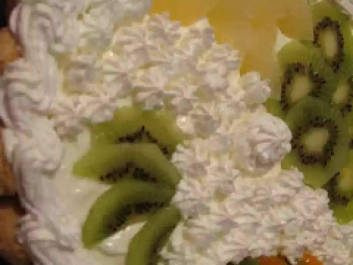 TORT CU ANANAS SI CREMA DE BRANZA