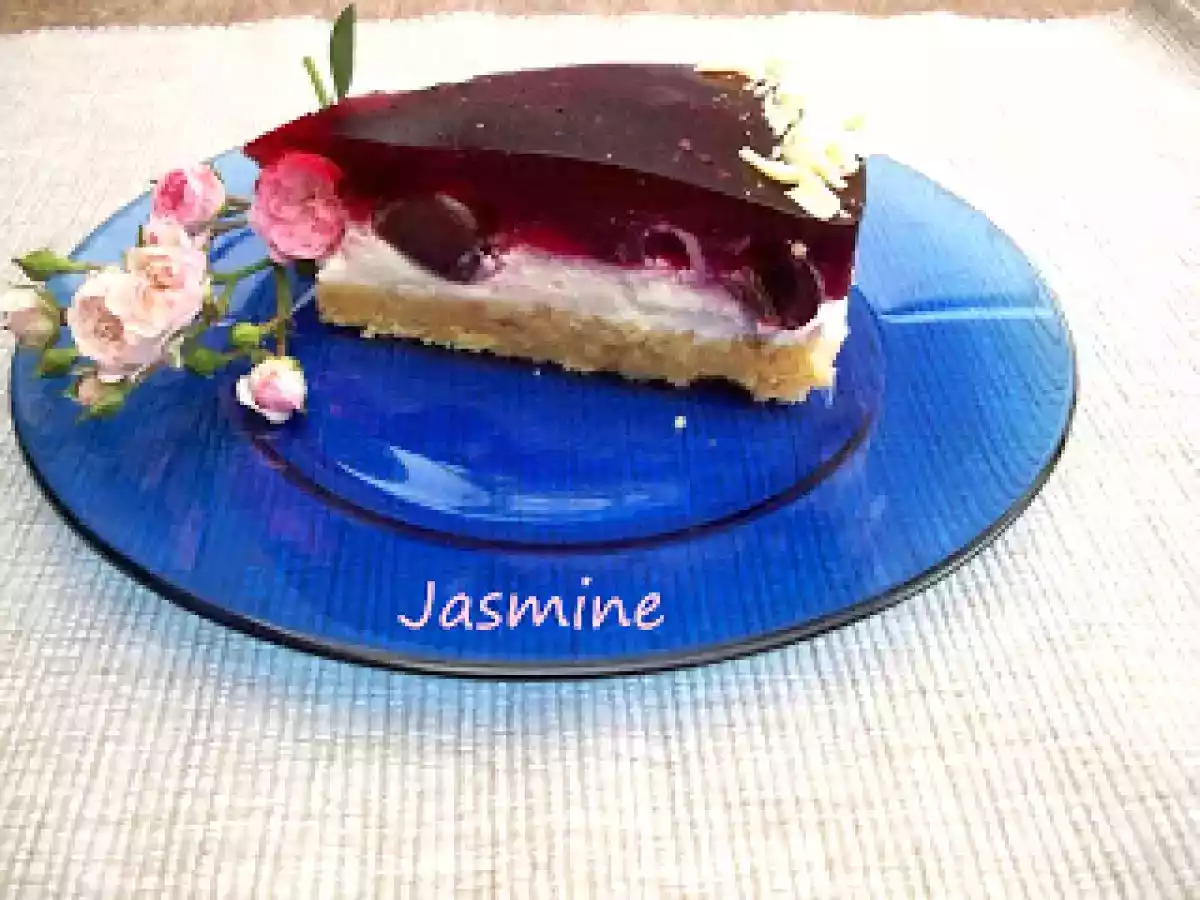 TORT CU BRANZA DULCE SI CIRESE - poza 2