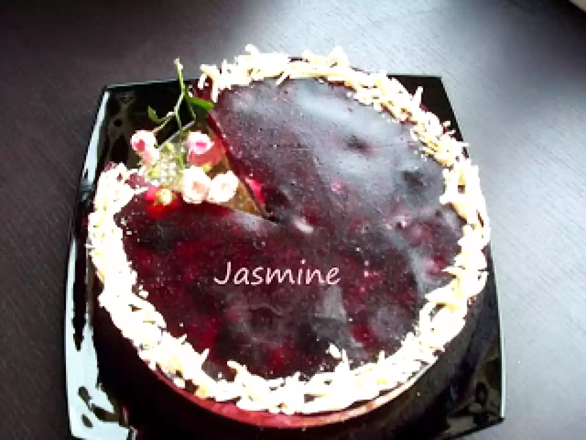 TORT CU BRANZA DULCE SI CIRESE - poza 4