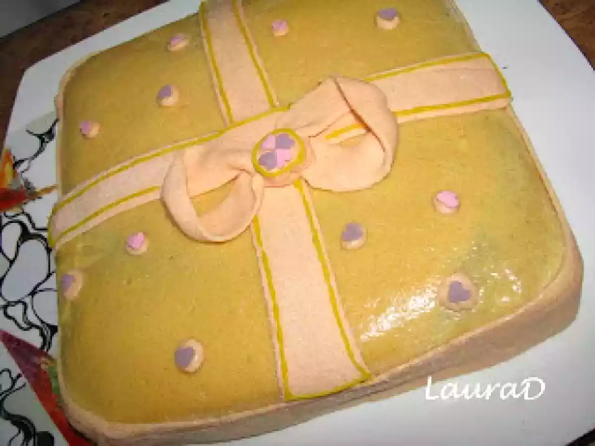 Tort cu bucati si crema de caramele