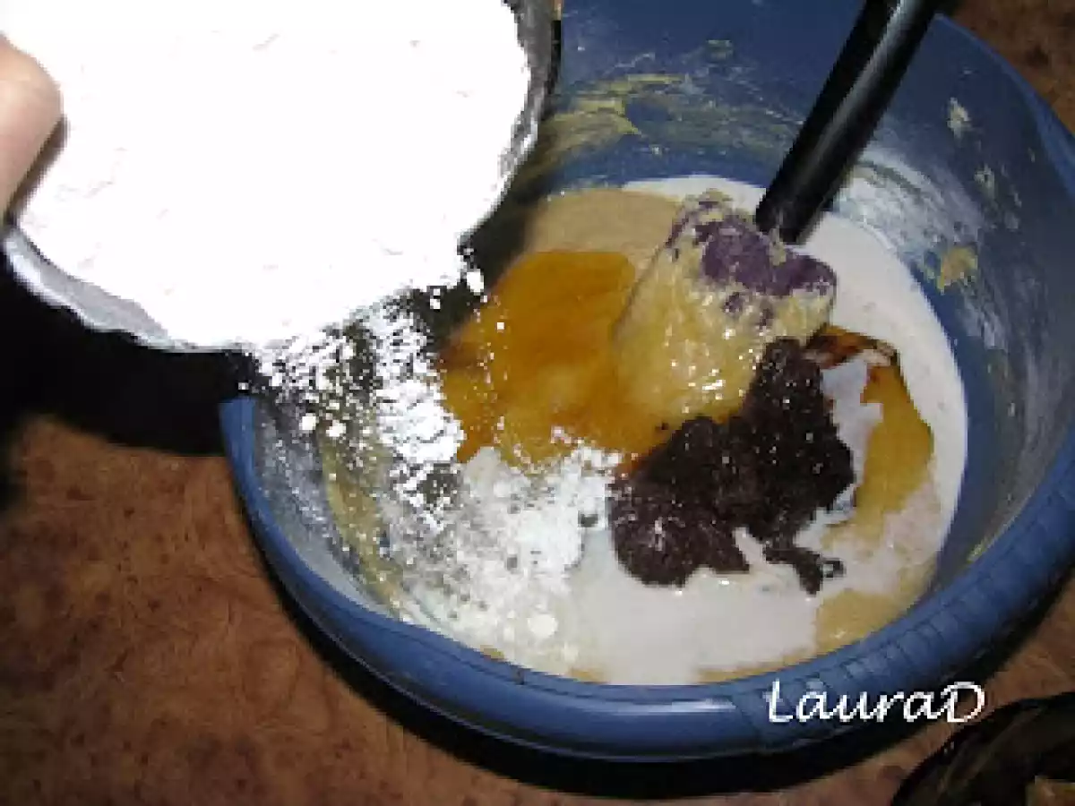 Tort cu bucati si crema de caramele - poza 6