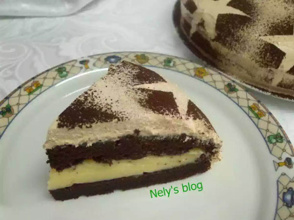 TORT CU BUDINCA DE COCOS SI CREMA TIRAMISU
