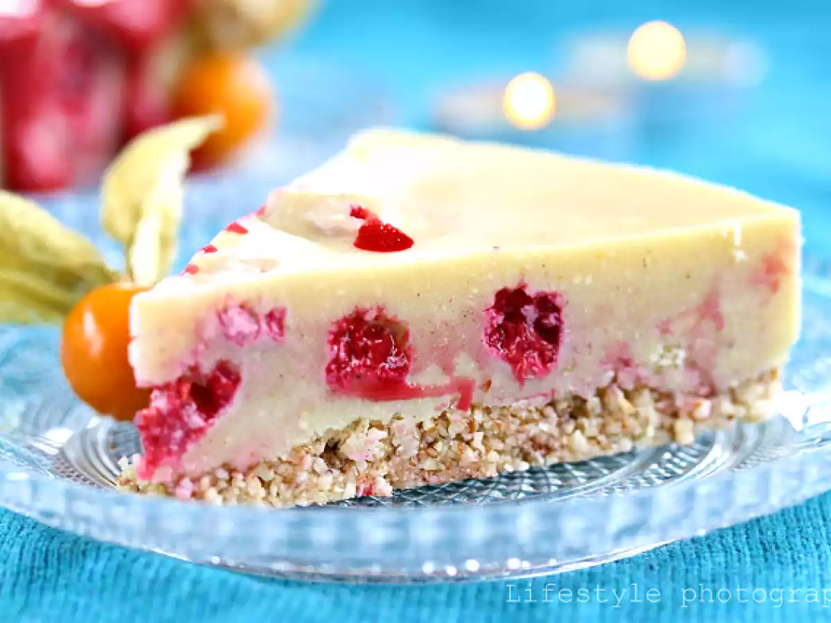 Tort cu ciocolata alba si zmeura - poza 3