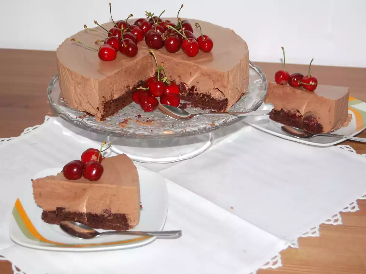 Tort cu ciocolata si cirese