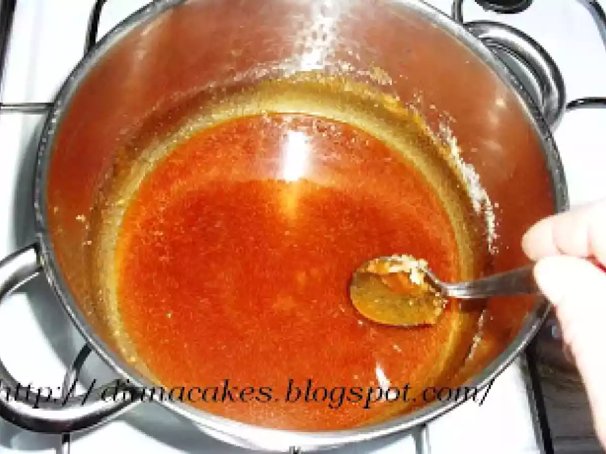 Tort cu crema caramel si nuca - poza 3