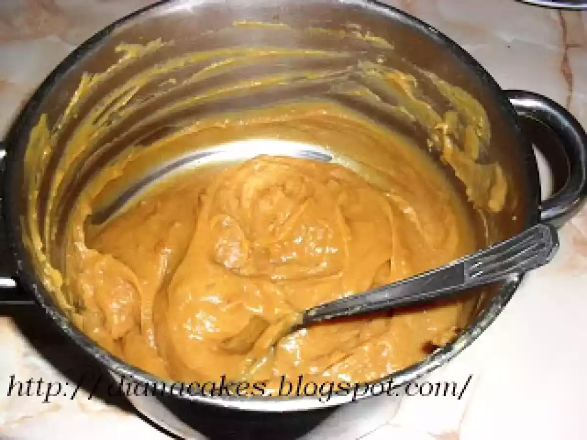 Tort cu crema caramel si nuca - poza 8