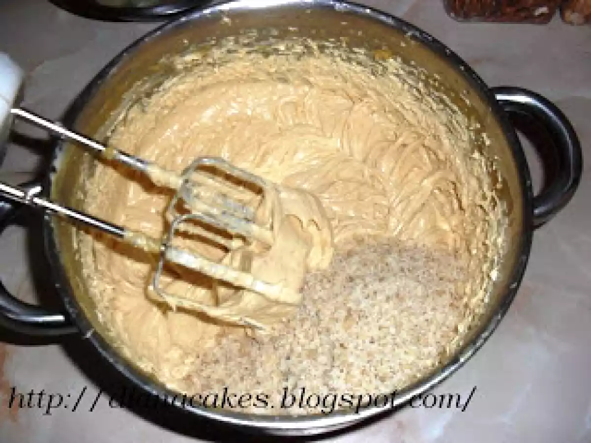 Tort cu crema caramel si nuca - poza 9