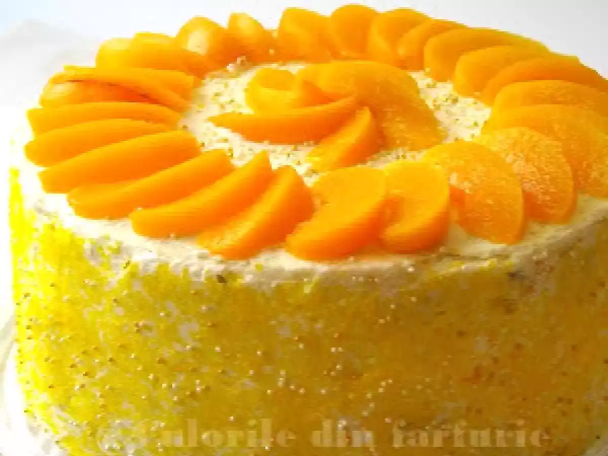 Tort cu crema de frisca, mascarpone si piersici