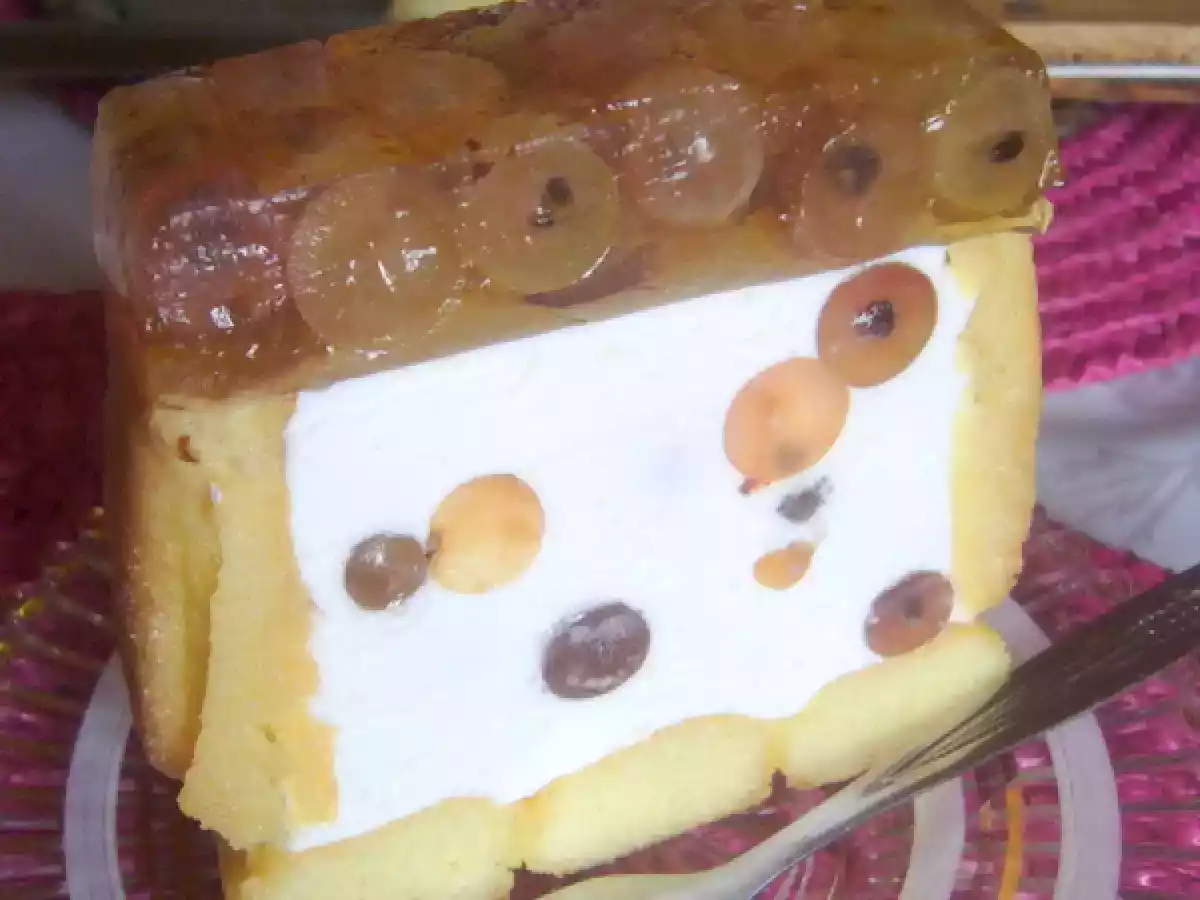 Tort cu crema de iaurt si struguri - poza 2