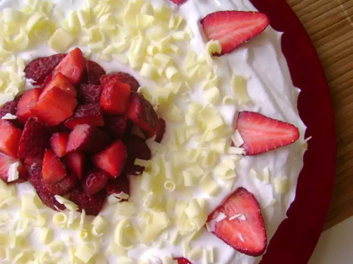 Tort cu crema de sampanie si capsuni - poza 2