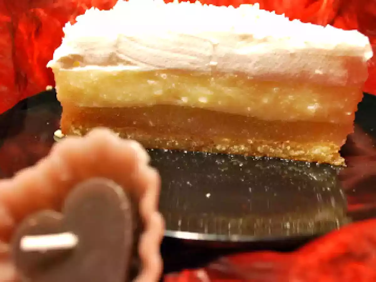 Tort cu crema de vanilie si mere