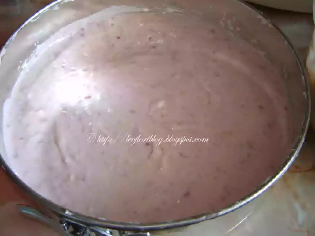 Tort cu crema de vanilie si zmeura / Vanilla and raspberry cream torte - poza 11