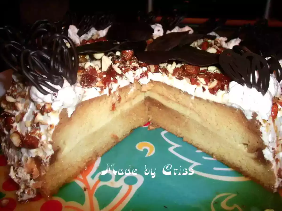 Tort cu crema de zahar ars si migdale caramelizate - poza 2