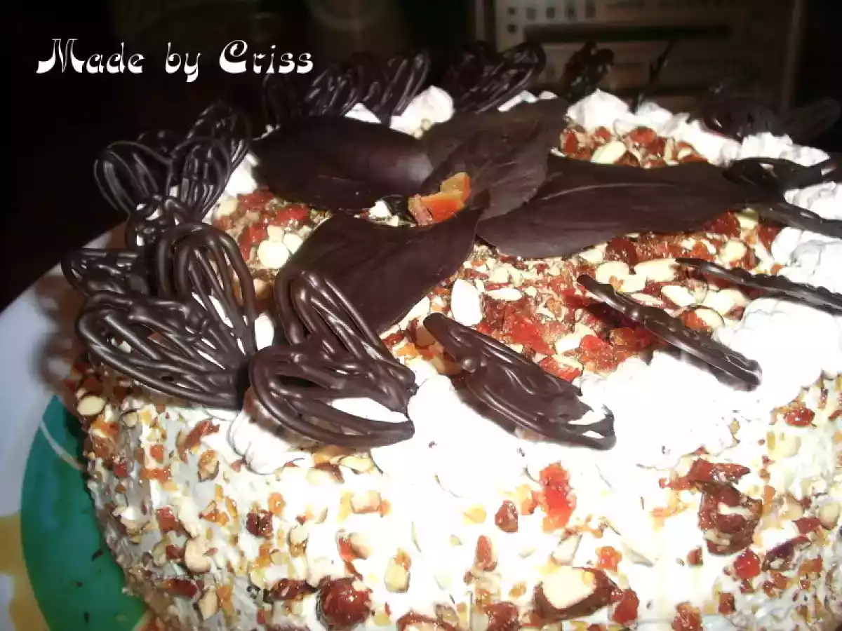 Tort cu crema de zahar ars si migdale caramelizate - poza 3