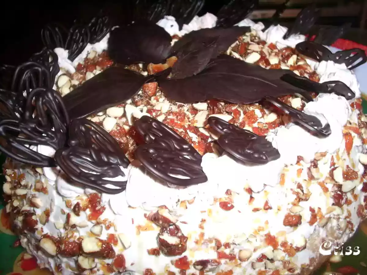 Tort cu crema de zahar ars si migdale caramelizate - poza 4