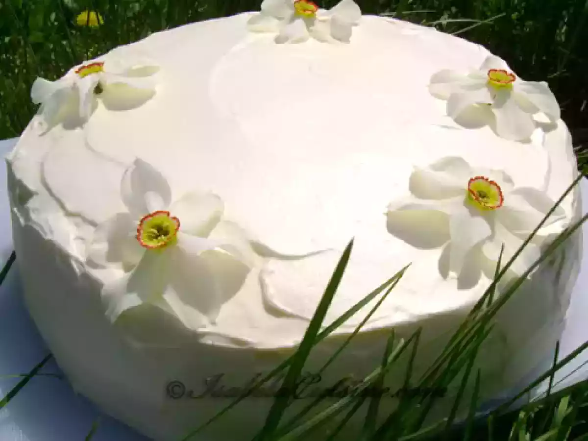 Tort cu crema fina de lichior de oua