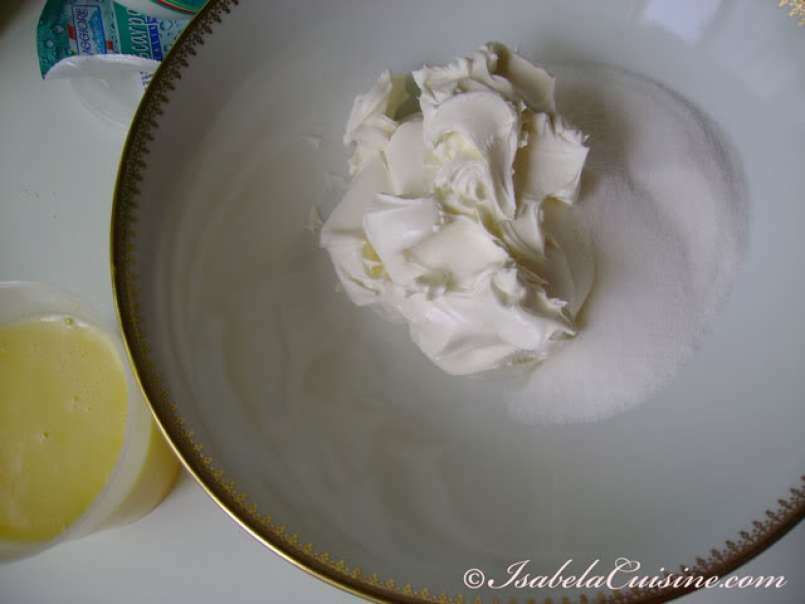 Tort cu crema fina de lichior de oua - poza 4