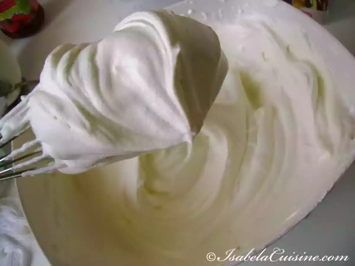 Tort cu crema fina de lichior de oua - poza 6