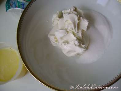 Tort cu crema fina de lichior de oua - poza 4