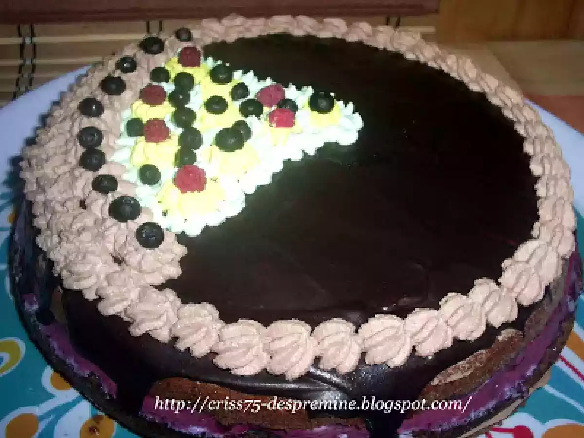 Tort cu crema finetti si mousse de fructe de padure - poza 2