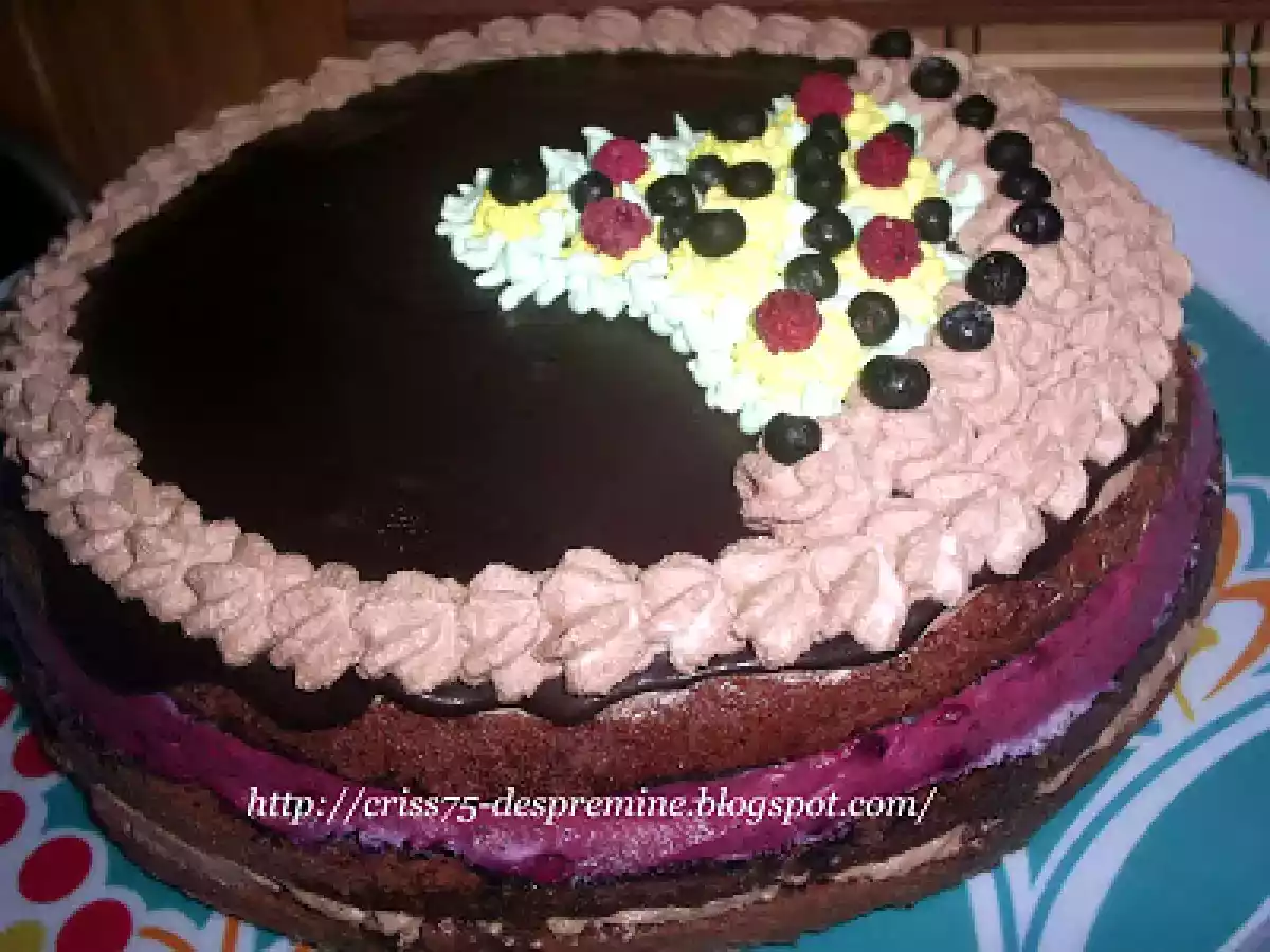 Tort cu crema finetti si mousse de fructe de padure - poza 3