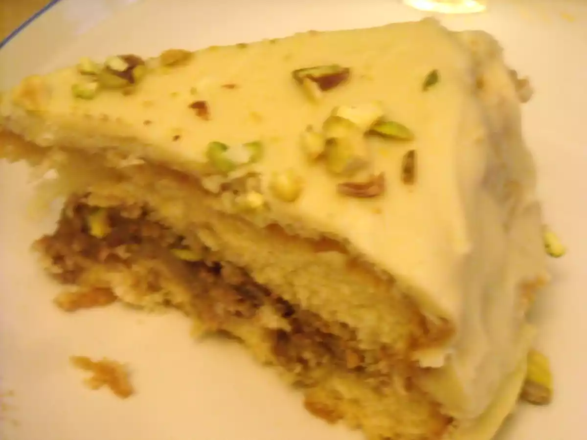 Tort cu fistic, ciocolata alba si neagra - poza 2