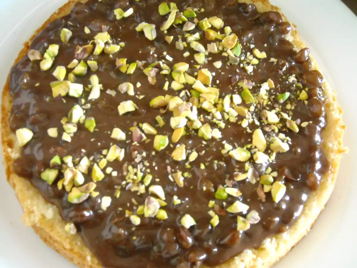 Tort cu fistic, ciocolata alba si neagra - poza 3