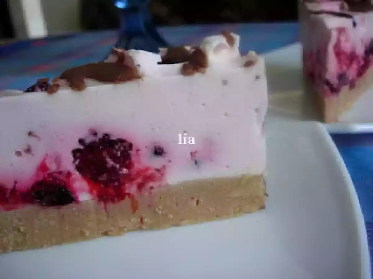 Tort cu fructe de padure - poza 2