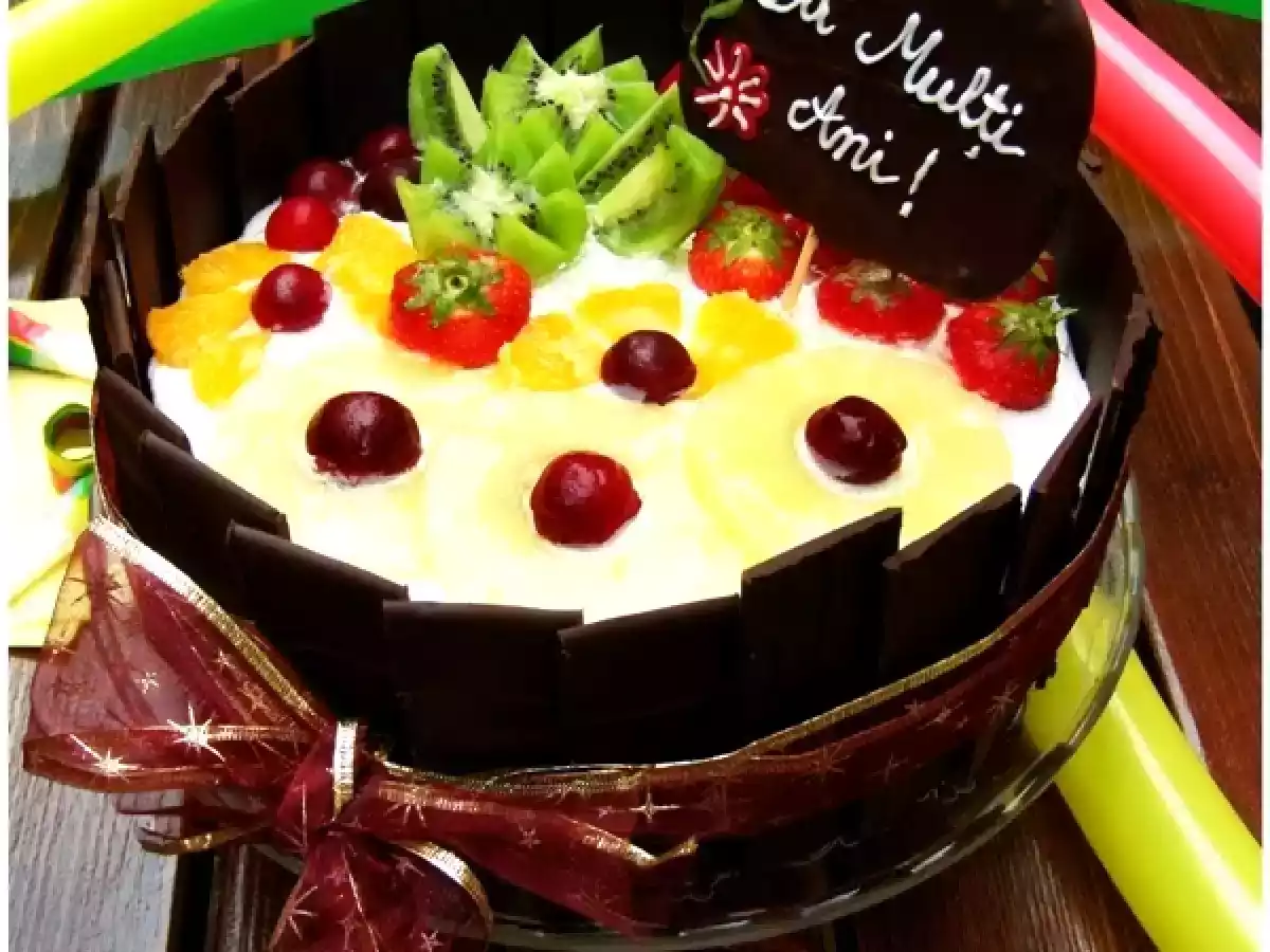 Tort cu fructe si ciocolata