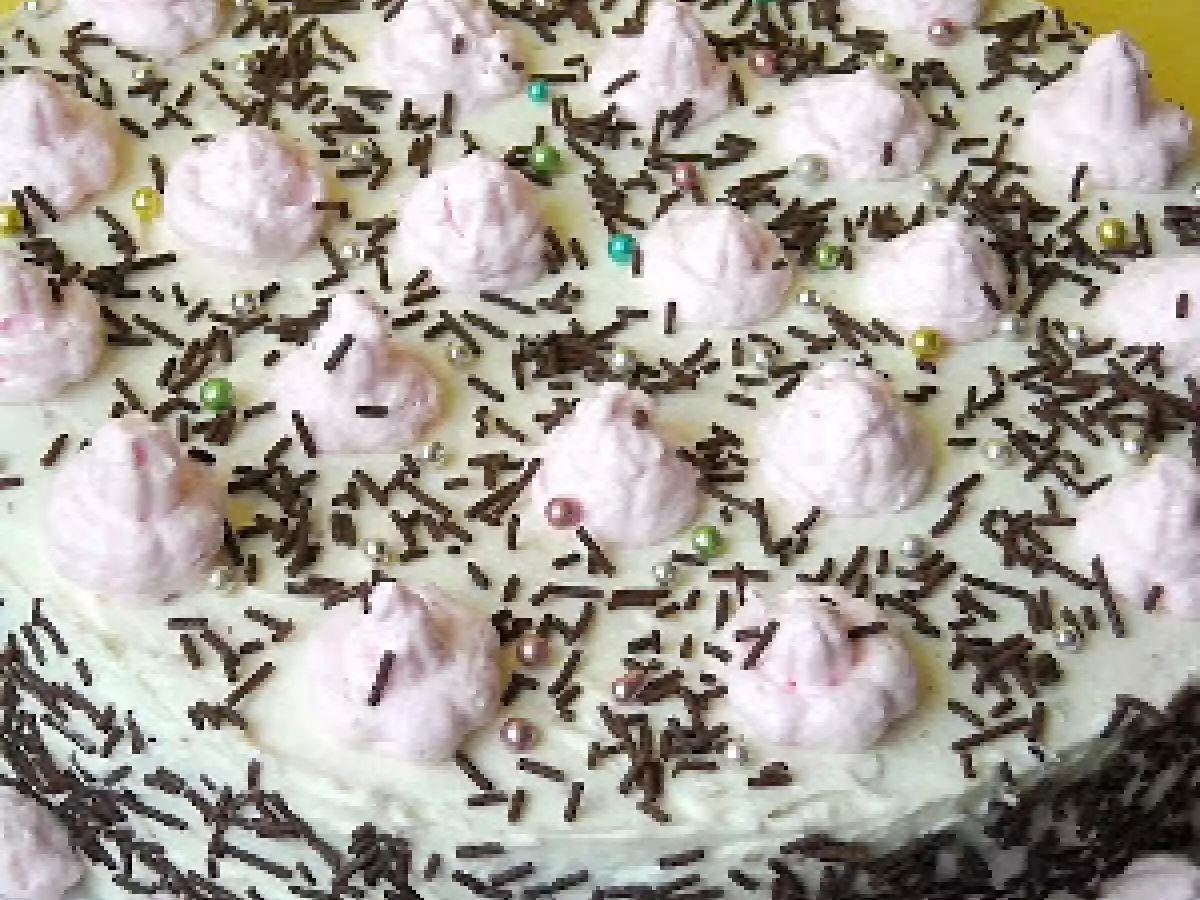 Tort cu ganache de ciocolata alba si visine