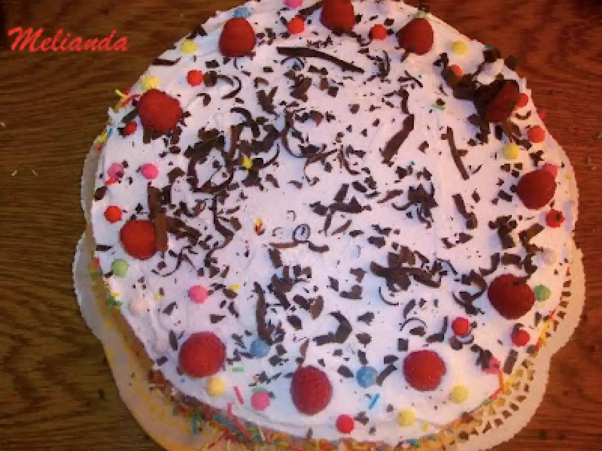 Tort cu iaurt de capsuni si frisca