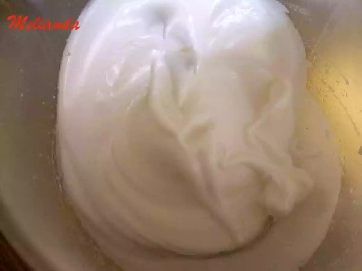 Tort cu iaurt de capsuni si frisca - poza 5