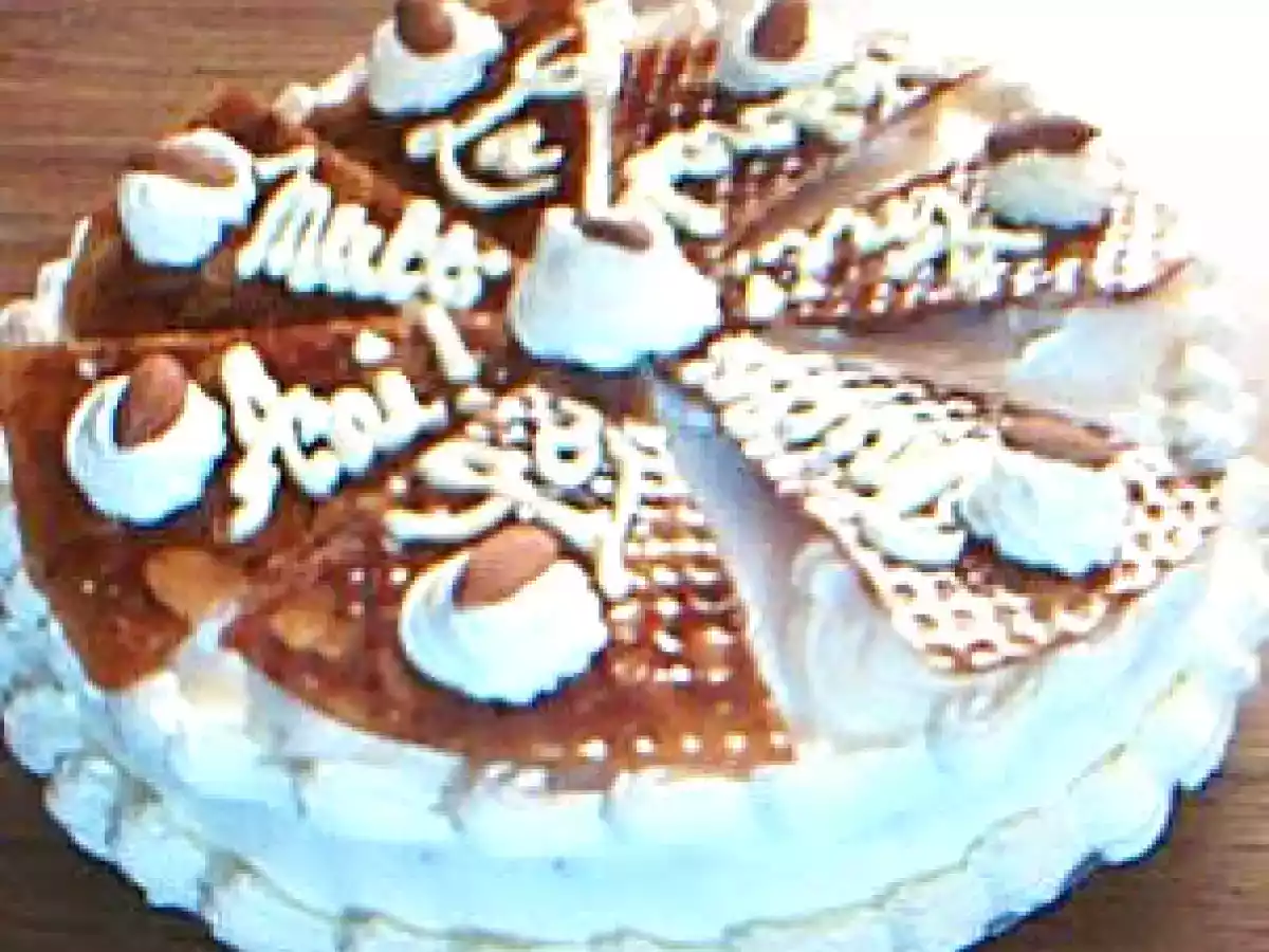 Tort cu migdale si crema de vanilie