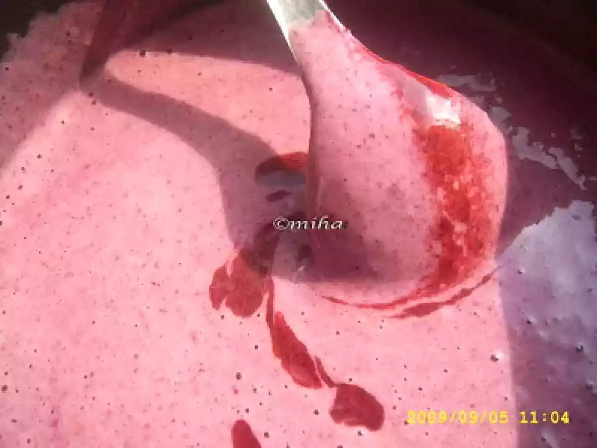 Tort cu mousse de ciocolata alba si mure - poza 4