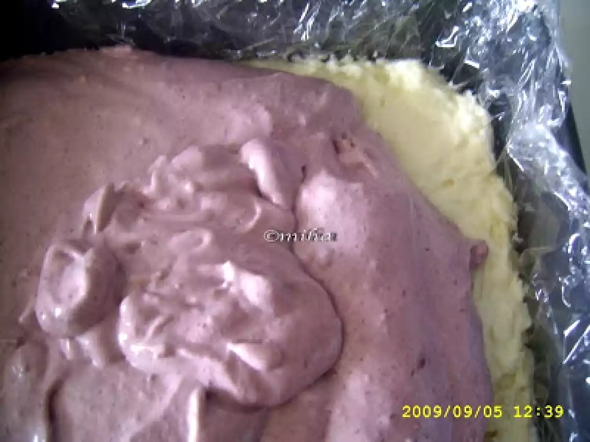 Tort cu mousse de ciocolata alba si mure - poza 5