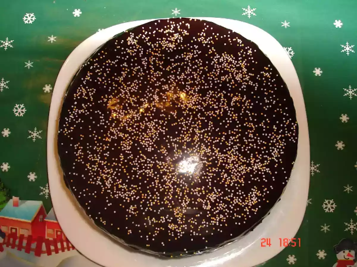 Tort cu mousse de ciocolata si frisca