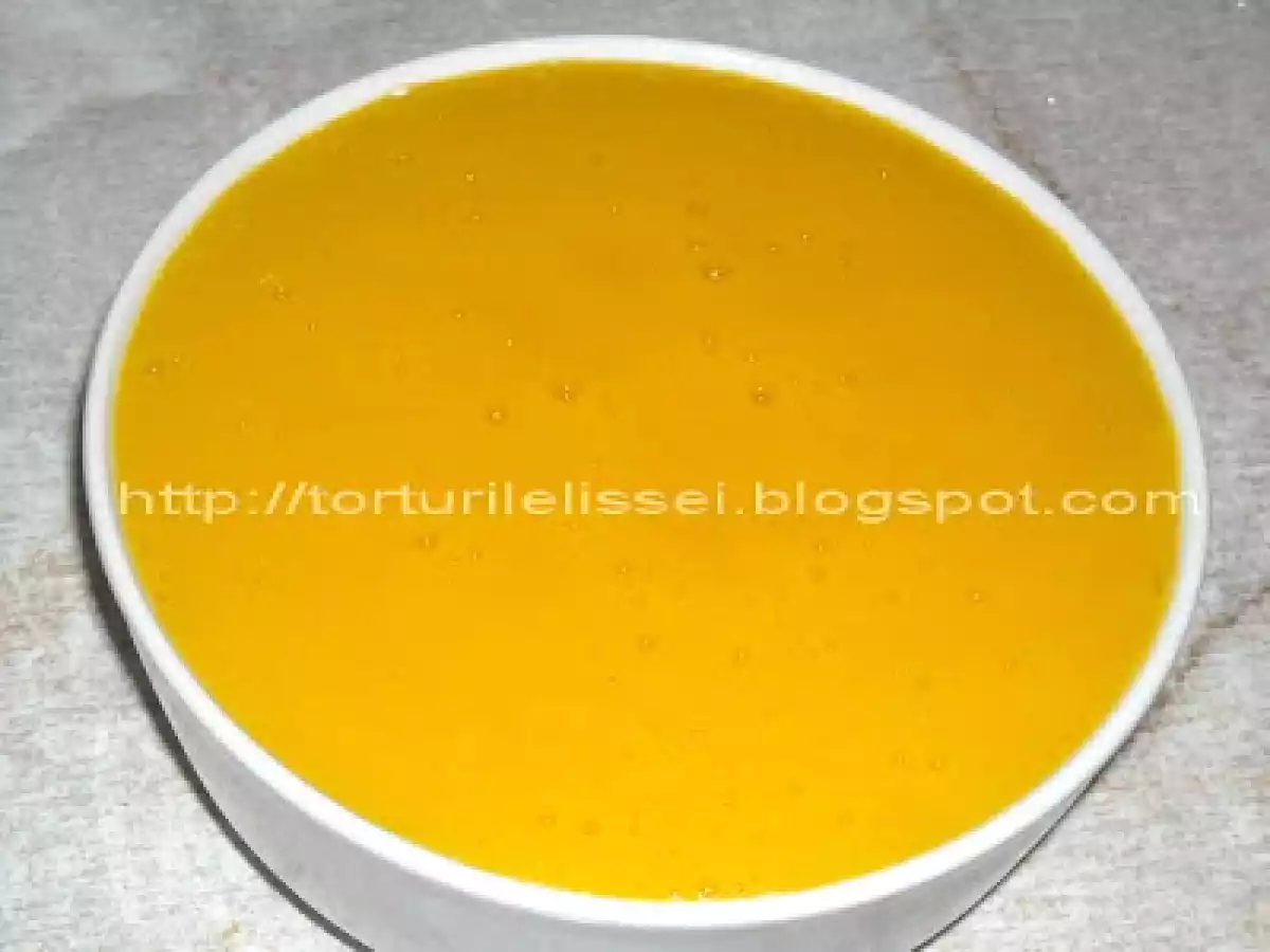 Tort cu mousse de ciocolata si mousse de piersici - poza 5