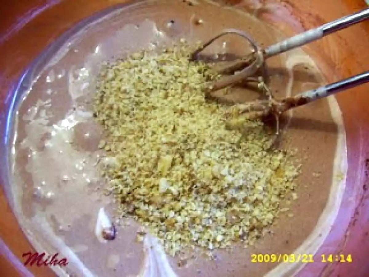 Tort cu mousse de ciocolata si nuci - poza 4