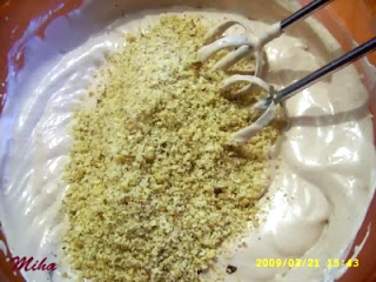 Tort cu mousse de ciocolata si nuci - poza 7