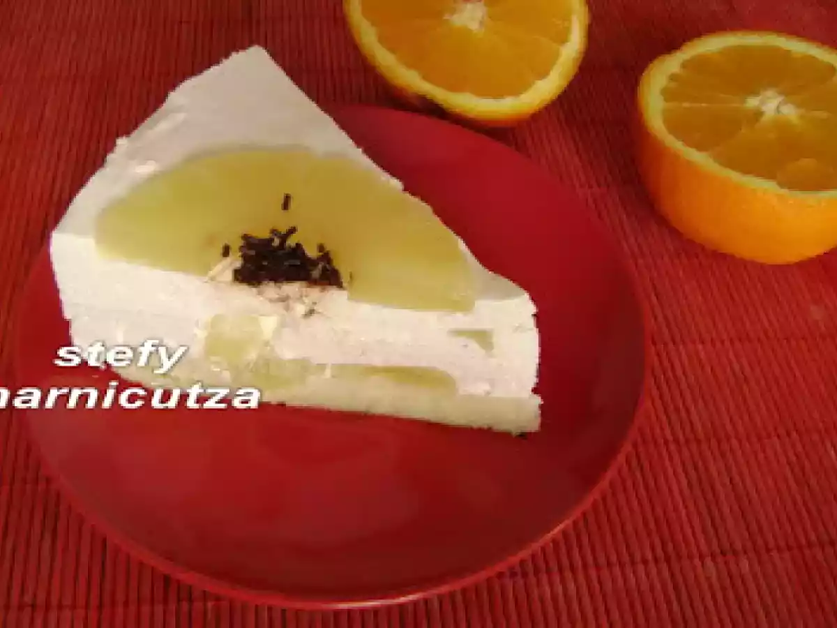 Tort cu mousse de iaurt si ananas