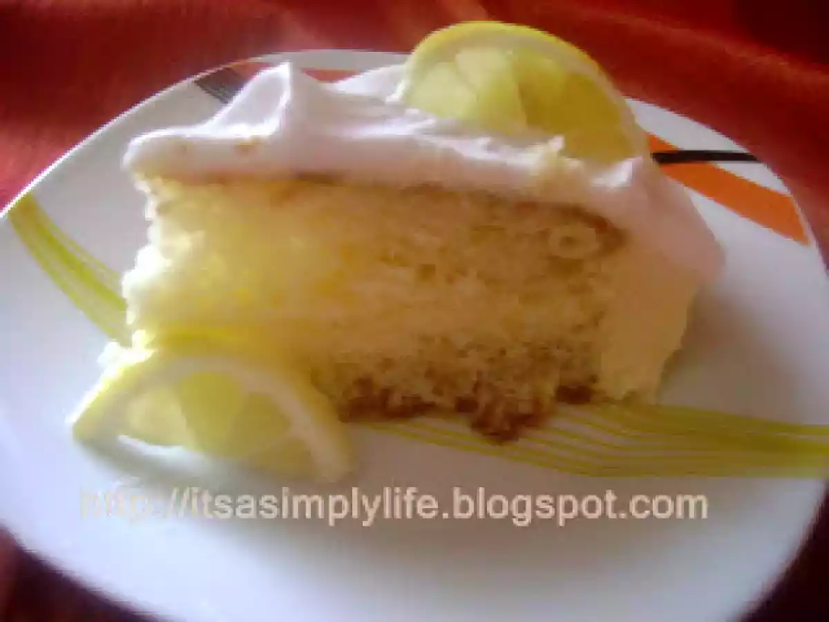 Tort cu mousse de lamaie