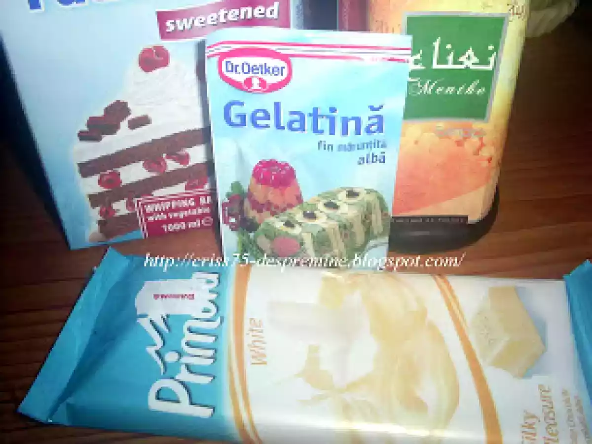 Tort cu mousse de menta si mousse de ciocolata - poza 4