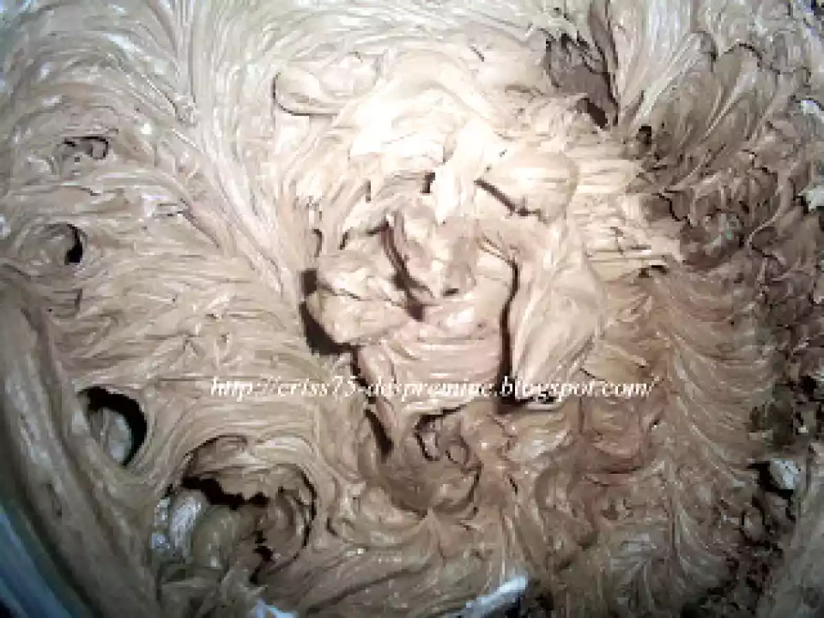 Tort cu mousse de menta si mousse de ciocolata - poza 6