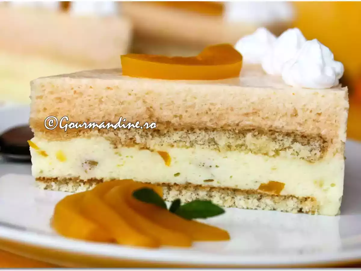 Tort cu mousse de pepene galben si crema cu piersici - poza 3