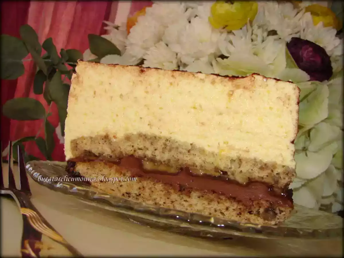 Tort cu mousse de piersici