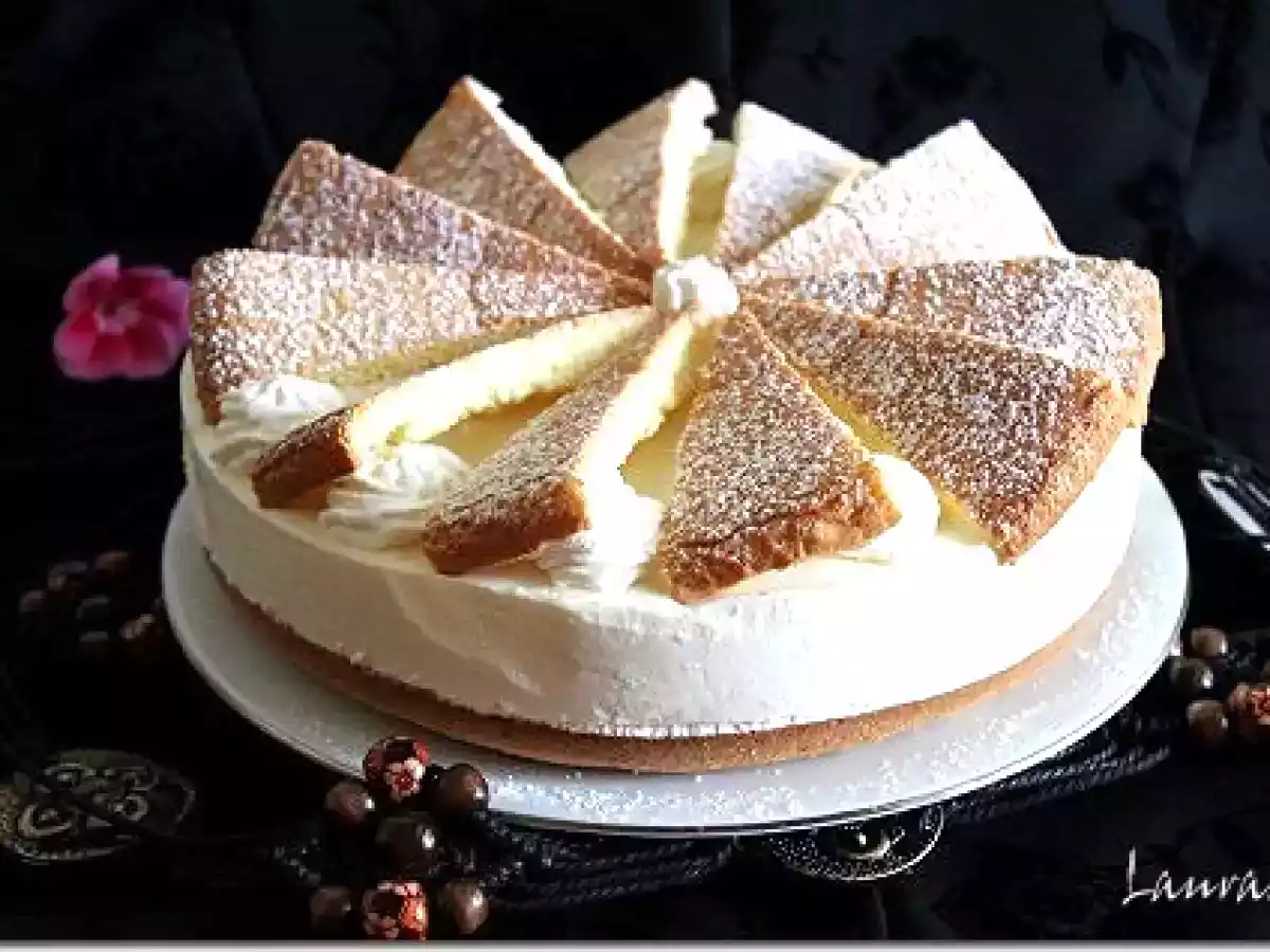 Tort cu mousse de ricotta si frisca