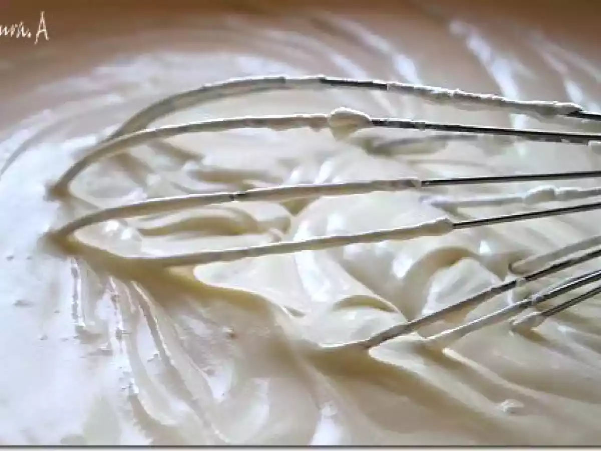 Tort cu mousse de ricotta si frisca - poza 7