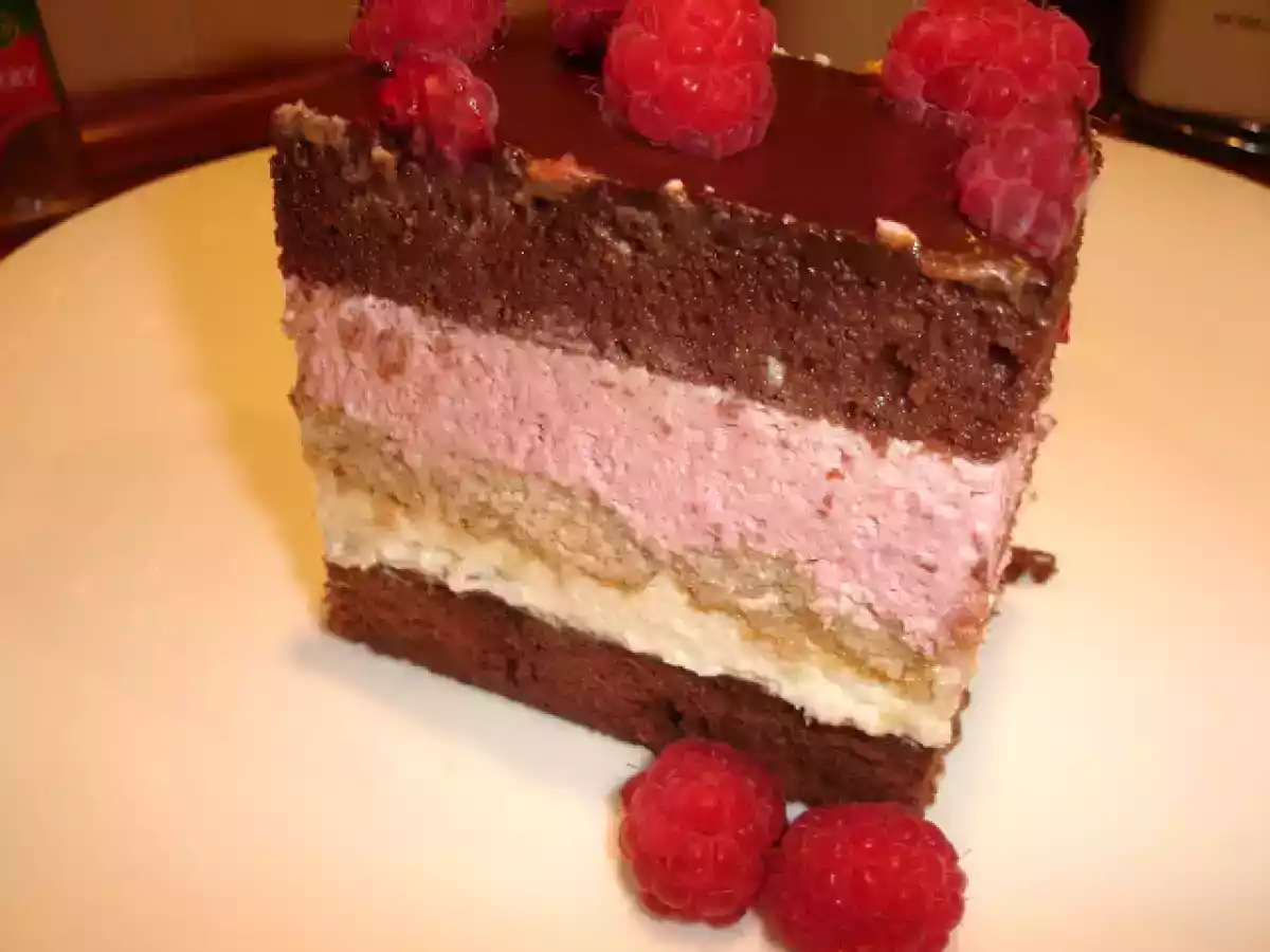 Tort cu mousse de zmeura si ciocolata alba - poza 2