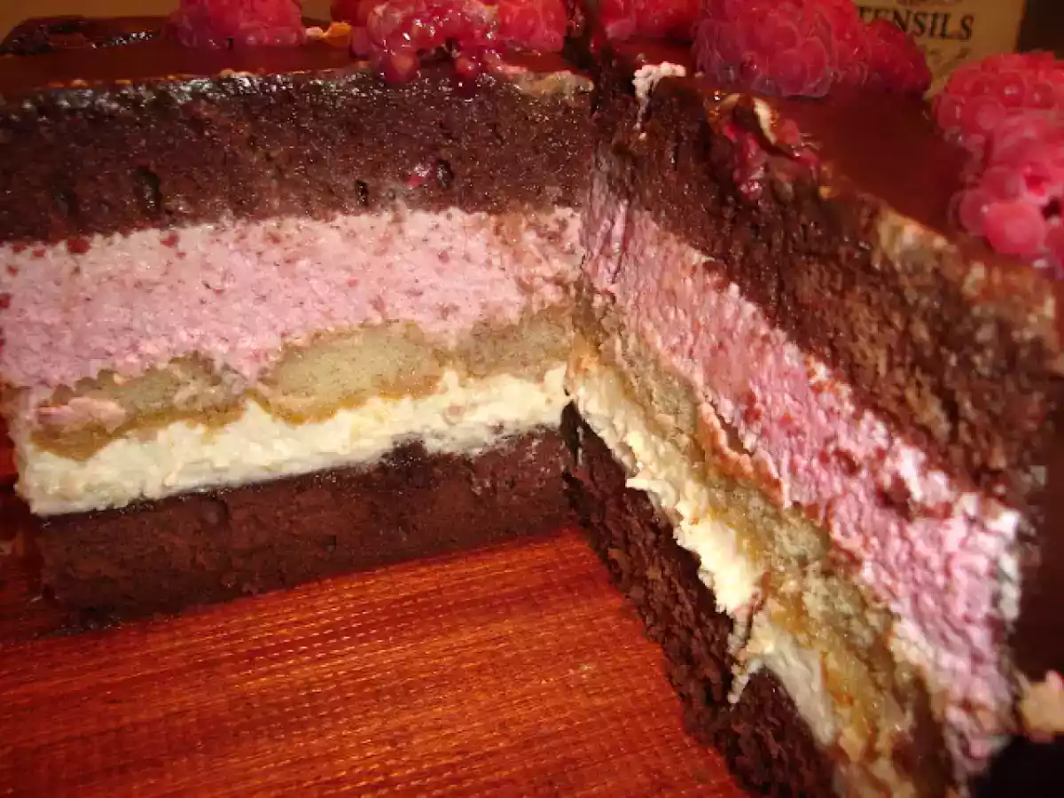 Tort cu mousse de zmeura si ciocolata alba - poza 3