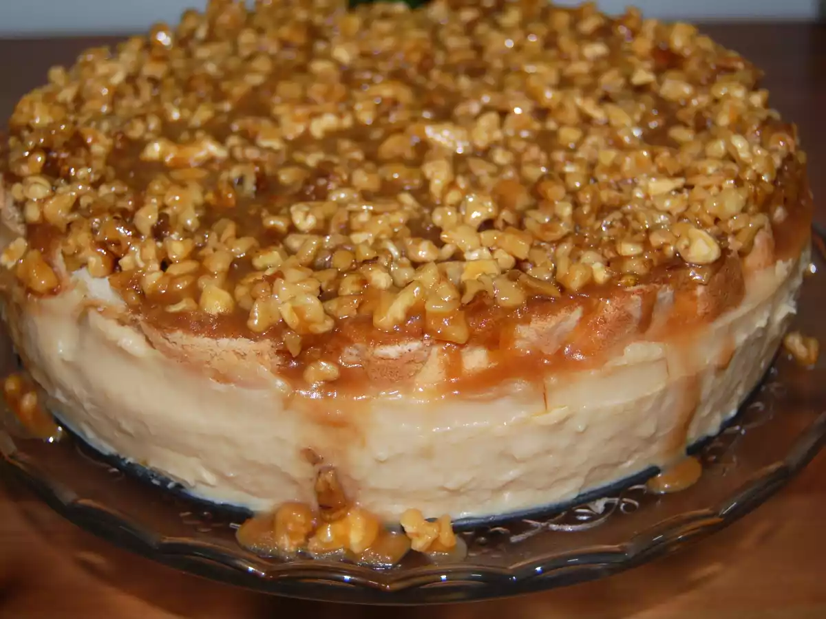 Tort cu nuci si caramel